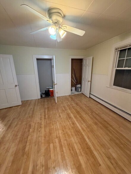 Building Photo - 28 1/2 Grove Street, #2