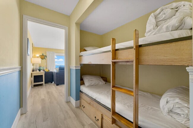 Building Photo - 8743 Thomas Dr