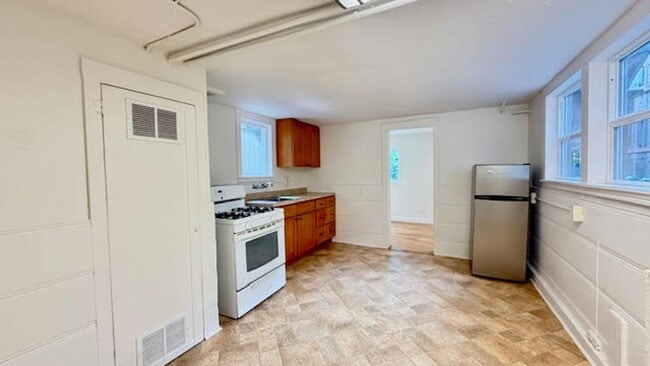 Building Photo - LT14MAIN