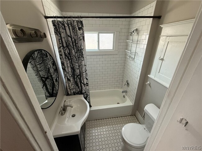 Building Photo - 319 Bryant St