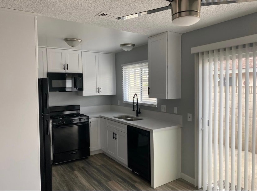 Building Photo - 2729 W Yale Ave