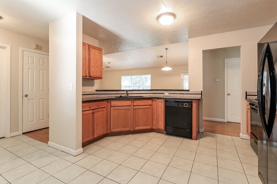 Building Photo - 2669 Lake Park Bend