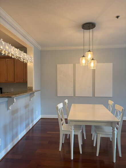 dining room - 301 Criddle St