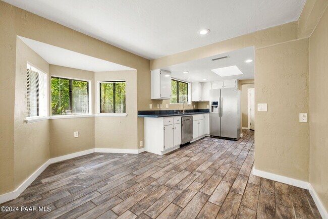 Building Photo - 306 S Virginia St