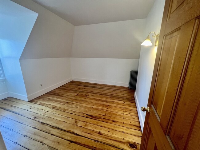 Building Photo - 50 Pond St