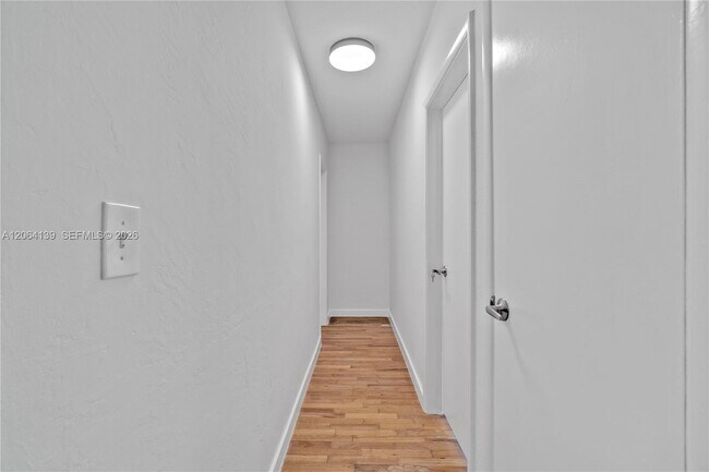 Building Photo - 411 Santander Ave