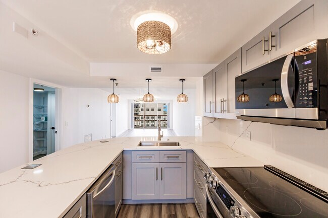 Kitchen - 3901 S Flagler Dr