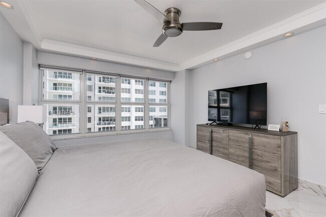 Building Photo - 3700 Galt Ocean Dr