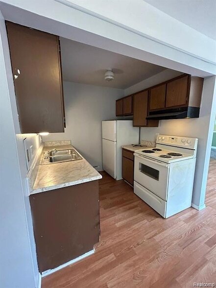 Building Photo - 16480 E 9 Mile Rd