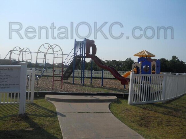Building Photo - Great Liberty Trails 3 bed corner lot