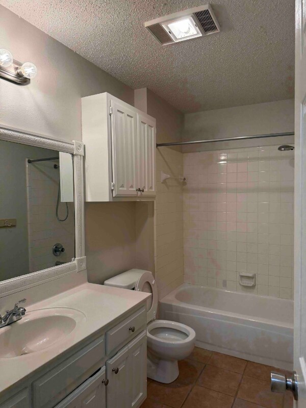 Building Photo - 8809 S Urbana Pl
