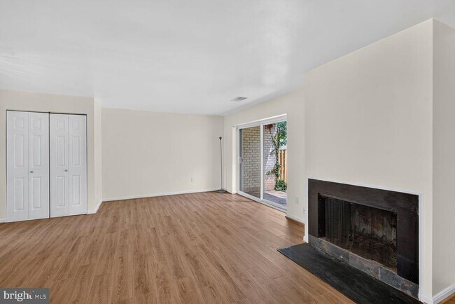 Building Photo - 2747 31st Pl NE