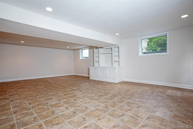 Building Photo - 423 English Pl