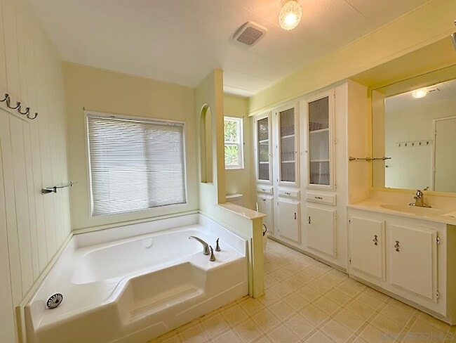 Building Photo - 5151 Don Mata Dr