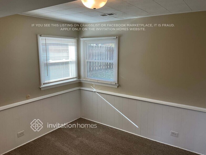 Building Photo - 404 S Crestwood Ln