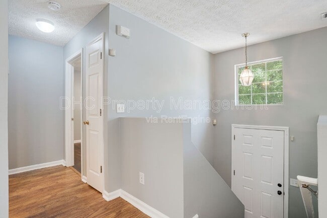 Building Photo - 4233 Viewpoint Ln