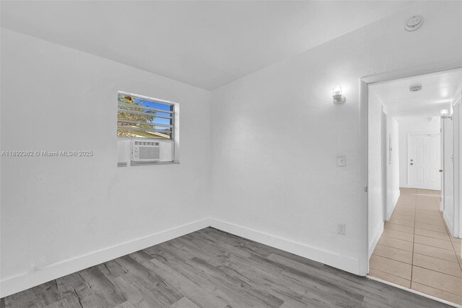 Building Photo - 137 NW 29th Ave