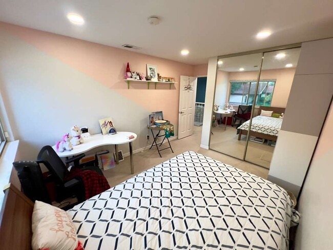 Building Photo - 7551 Maywood Dr