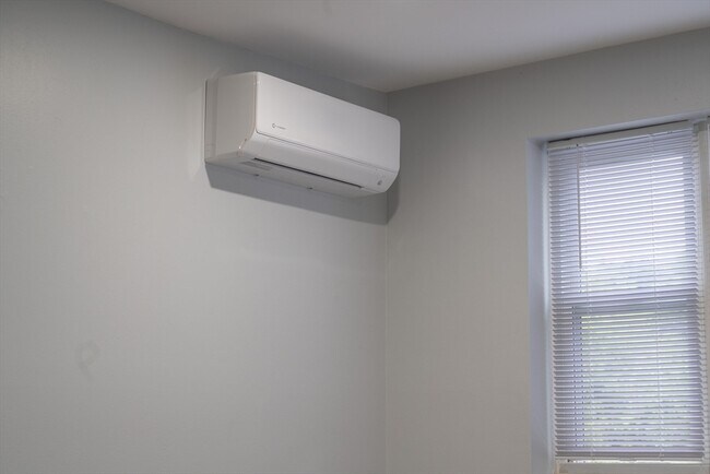 Building Photo - 225 S Main St