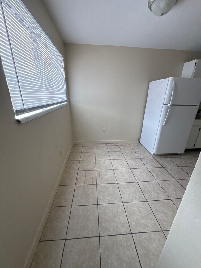 Building Photo - 568 E 250 N