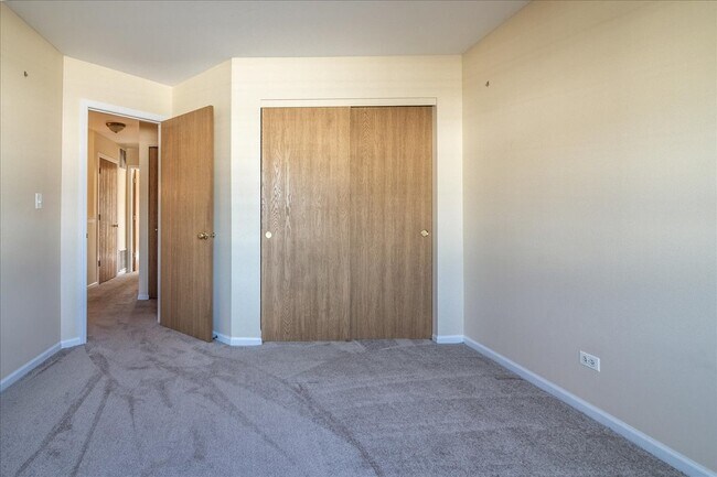 Building Photo - 2306 Reflections Dr