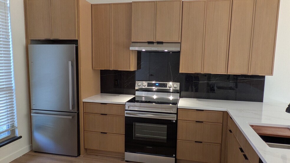 Building Photo - 3944 Buena Vista St