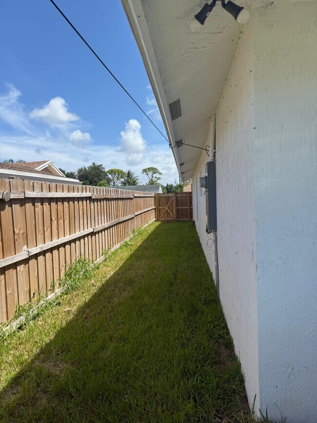 Building Photo - 4147 Success St