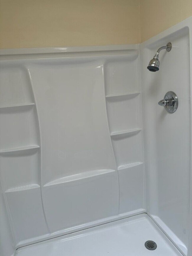 Building Photo - 2 Bed, 2 Bath Townhome