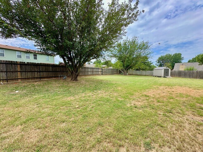 Building Photo - 2502 NE Kingsbriar Pl
