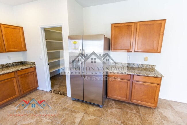 Building Photo - 484 E Cheyenne Rd