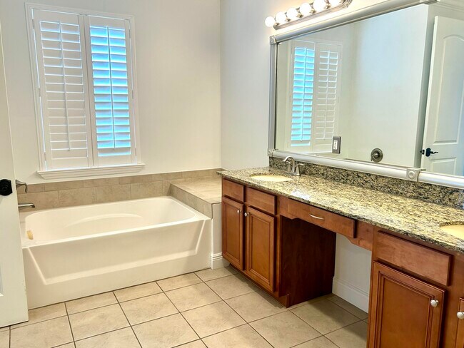 Building Photo - 2024 Foxtail View Ct
