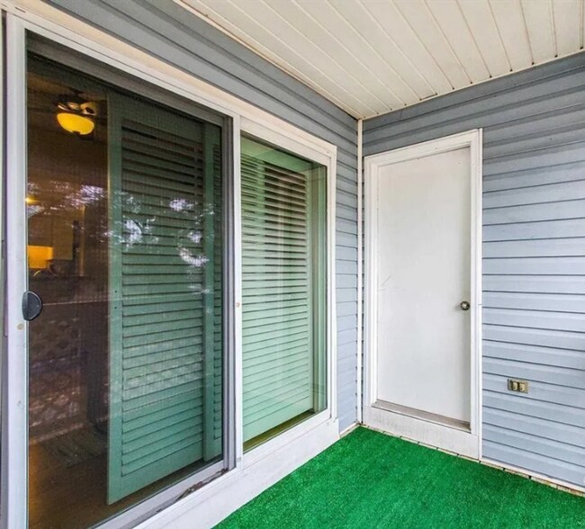 Building Photo - ***Beautiful 2 Bed, 2 Bath Condo in the Heart of Pensacola!***