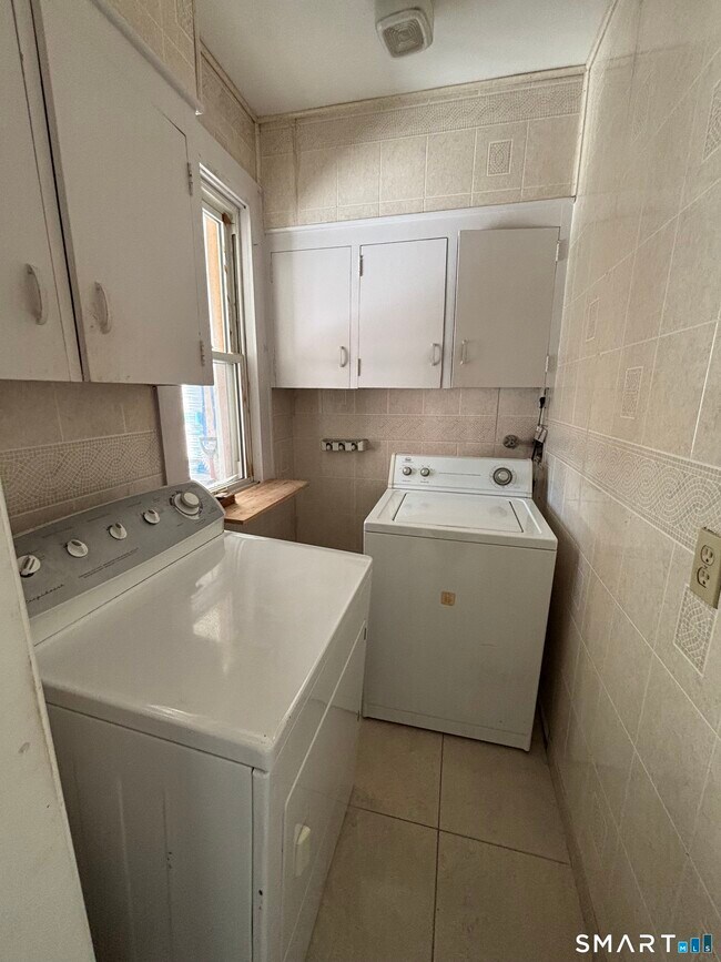 Building Photo - 552 Franklin Ave