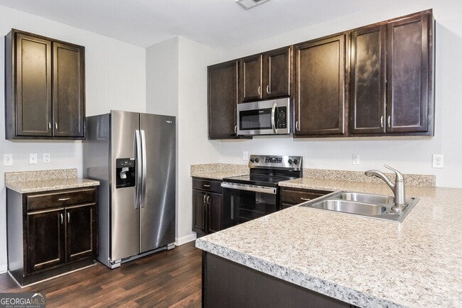 Building Photo - 255 Magnaview Dr