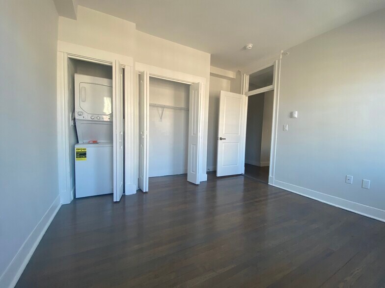 Building Photo - 125 Park Dr