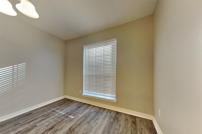 Building Photo - 18623 Singing Woods Dr