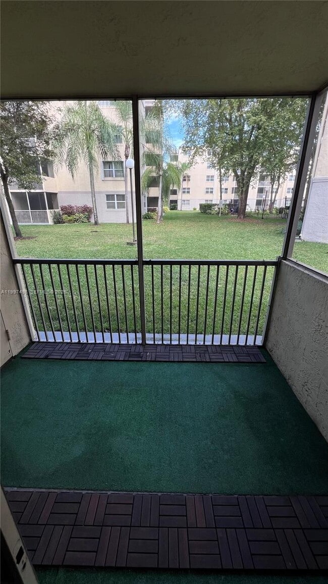 Building Photo - 8215 Lake Dr