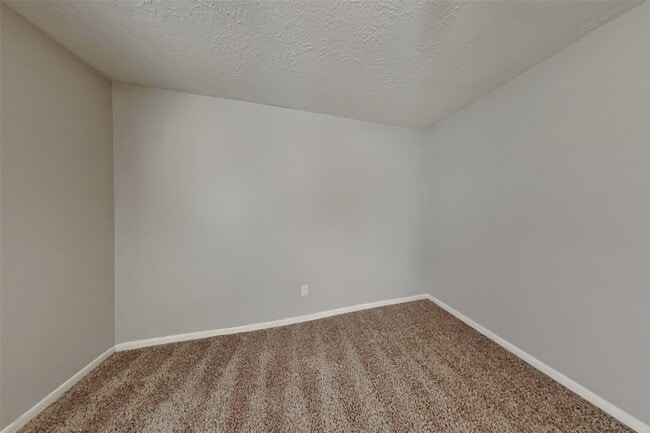 Building Photo - 3315 Redwood Lodge Dr