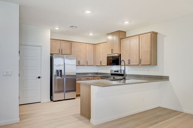 Building Photo - Stunning Summerlin townhome! 2 car garage!