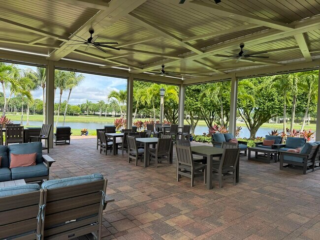 Building Photo - 2793 Shaughnessy Dr