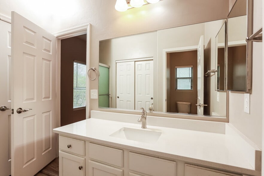 Building Photo - 476 East Placita Rejilla