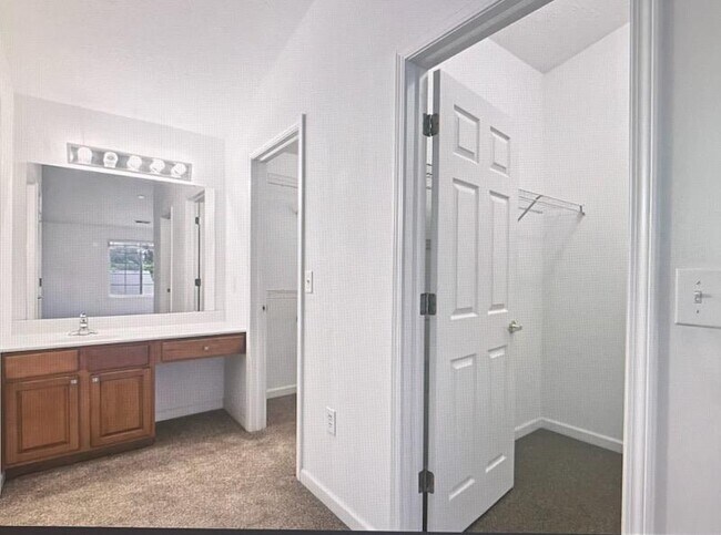 Building Photo - 8921 Hunters Creek Dr