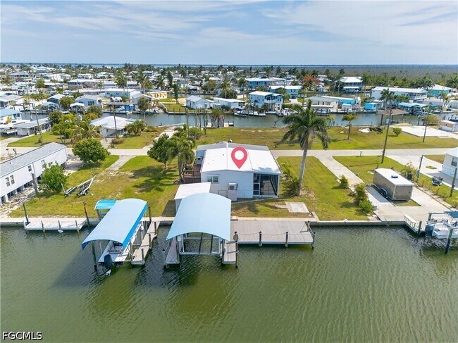 Building Photo - 3864 Royal Palm Dr