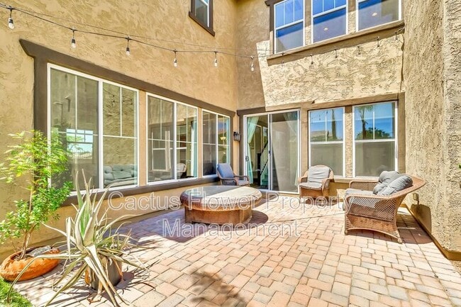 Building Photo - 2734 S Santa Rita