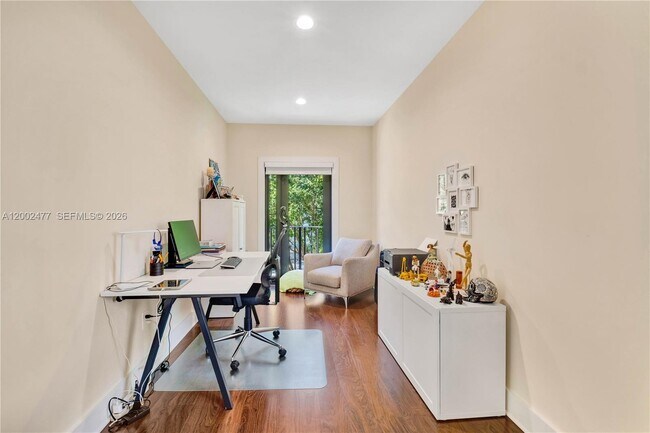 Building Photo - 3141 Day Ave