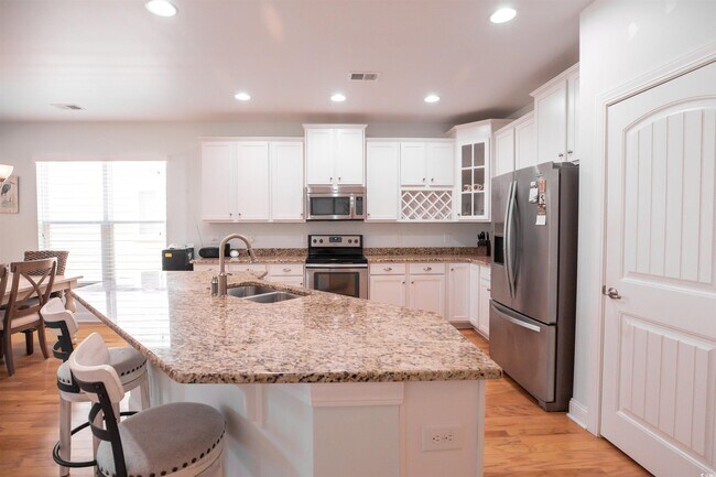 Building Photo - 1756 Orchard Dr