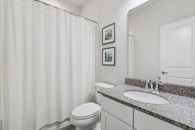 Building Photo - Beautiful 3B/2.5B Townhome in Downingtown ...