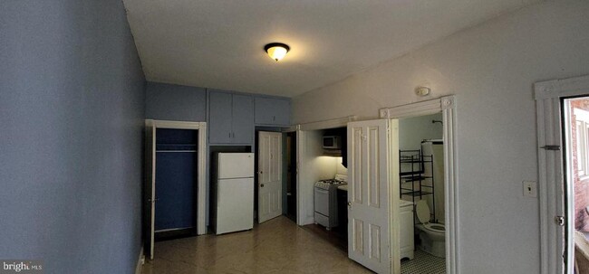 Building Photo - 1327 Perkiomen Ave