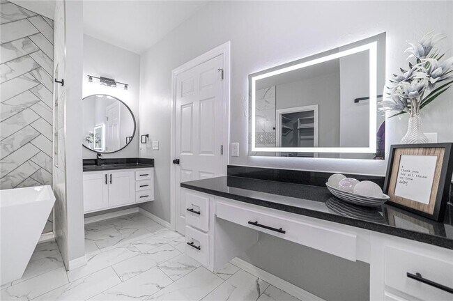 Building Photo - 4715 White Tail Ct