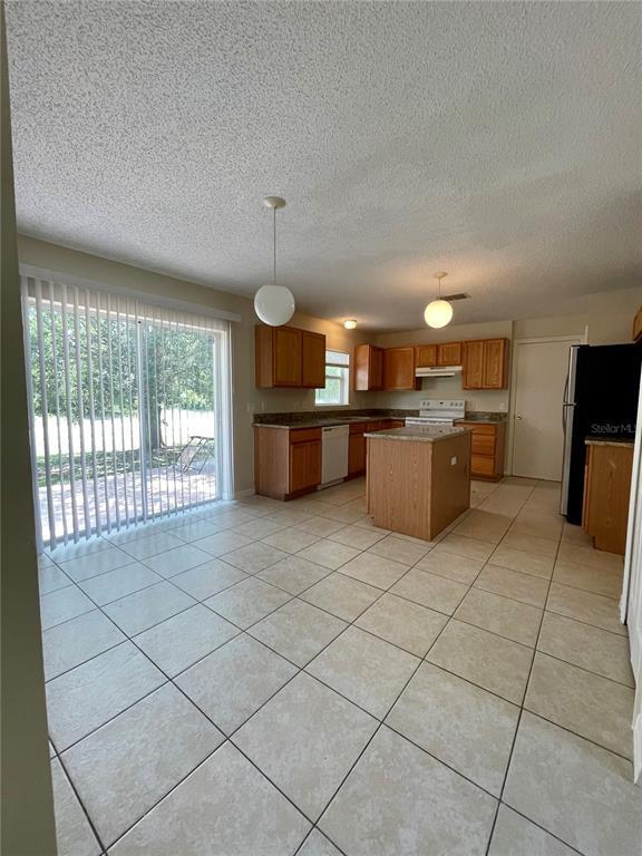 Building Photo - 1304 Dover Dr